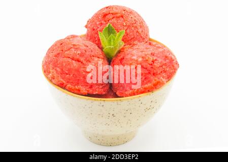 DAS BESTE ERDBEER-EIS REZEPT Stockfoto