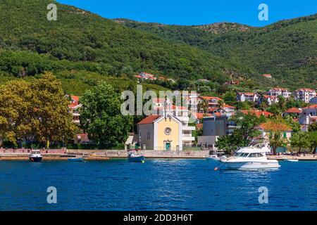 Eine kleine Kirche an der Adriatiac Küste in der Nähe von Kotor, Montenegro Stockfoto