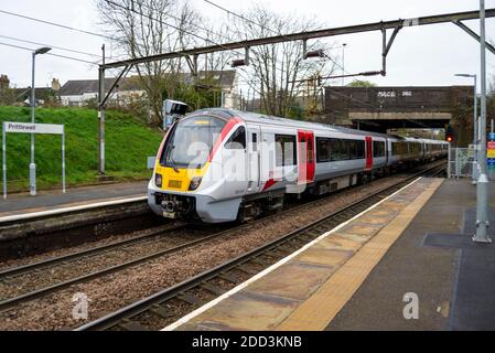 Prittlewell, Southend on Sea, Essex, Großbritannien. November 2020. Greater Anglia plant, diese Woche ihren ersten Personenverkehr auf der London Liverpool Street nach Southend Victoria Line mit brandneuen Triebzügen der Bombardier Class 720 Aventra aufzunehmen. Die in Bombardiers Derby-Fabrik errichteten Einheiten werden viel ältere Geräte ersetzen, von denen einige aus den 1980er Jahren stammen Die Einheiten haben eine Höchstgeschwindigkeit von 100 km/h und sind mit Steckdosen für Pendler und Fußbodenheizung ausgestattet. Zur Vorbereitung haben sie heute Testläufe durch Prittlewell durchgeführt Stockfoto