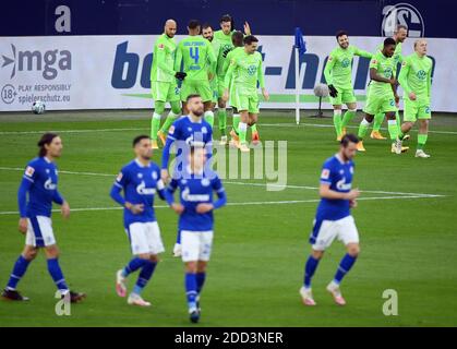 Nach dem Tor zum VfL Wolfsburg 1-0, von links nach rechts John Anthony BROOKS, Maxence LACROIX, Admir MEHMEDI, goalschuetze Wout WEGHORST, Jerome ROUSSILLON, Josip BREKALO, Renato STEFFEN, Ridle BAKU, Maximilian ARNOLD, Xaver SCHLAGER (alle ), Fußball, Bundesliga, 8. Spieltag, FC Schalke 04 (GE) - VfL Wolfsburg (WOB) am 21. November 2020 in Gelsenkirchen. Foto: Tim Groothuis - Witters Sportfotografie - POOL VIA FOTOAGENTUR SVEN SIMON KEIN ZWEITER (WIEDER-) VERKAUF INNERHALB 48h NACH ANSTOSS nur für journalistische Zwecke! Nur für redaktionelle Zwecke! Die DFL-Vorschriften verbieten die Verwendung von Fotos Stockfoto