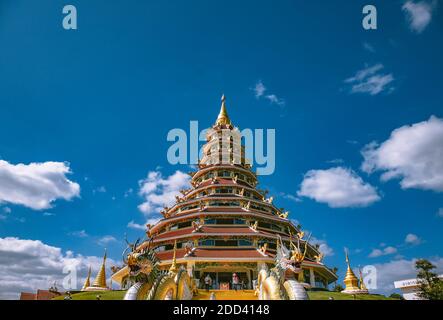 Wat Huay Pla Kang, weißer großer buddha und Drachen in Chiang Rai, Provinz Chiang Mai, Thailand. Hochwertige Fotos Stockfoto