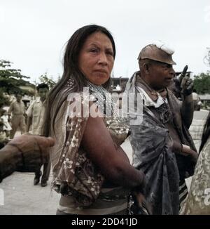 Eingeborene in der Stadt Ambato, hier ein junger Mann, Ecuador 1960er Jahre. Native weibliche in der Stadt Ambato, hier ein junger Mann, Ecuador 1960. Stockfoto