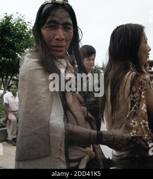 Eingeborene in der Stadt Ambato, hier ein junger Mann, Ecuador 1960er Jahre. Native weibliche in der Stadt Ambato, hier ein junger Mann, Ecuador 1960. Stockfoto