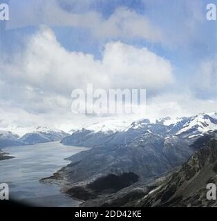 Kurzflug von Chile nach Ushuaia in Argentinien, 1960er Jahre. Kurzer Flug von Chile nach Ushuaia in Argentinien, 1960. Stockfoto