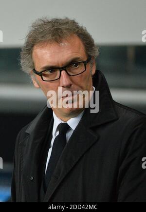 Datei Foto - PSG-Trainer Laurent Blanc während des UEFA Champions League Gruppe F Fußballspiel, Paris Saint-Germain FC gegen Ajax Amsterdam im Parc des Princes Stadion in Paris, Frankreich am November, 2014. PSG gewann 3:1. Chelsea wird laut Berichten Laurent Blanc als ihren "Hauptkandidaten" verfolgen, um Antonio Conte an der Spitze des Clubs zu ersetzen. Blanc, der es seit dem Verlassen von Paris Saint-Germain im Jahr 2016 nicht geschafft hat, ist kürzlich als Spitzenkandidat aufgestiegen. Foto von Christian Liewig/ABACAPRESS.COM Stockfoto