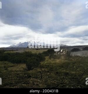 Landschaft im Torres del Paine Nationalpark im Süden von Chile, 1960er Jahre. Malerische Landschaft bei den Torres del Paine National Park im Süden von Chile, 1960er Jahre. Stockfoto