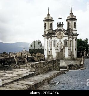 Kirche Heiliger Franz von Assisi in Ouro Preto, Brasilien 1966. Kirche des Heiligen Franziskus von Assisi in Ouro Preto, Brasilien 1966. Stockfoto