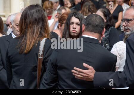 Familie (Mutter, Schwester, Vater) bei der Beerdigung von Maelys de Araujo, 9 Jahre altes Mädchen, das im August 2017 vom Serienmörder Nordahl Lelandais in La Tour Du Pin, Frankreich, am 2. Juni 2018 ermordet wurde. Foto von Julien Reynaud/APS-Medias/ABACAPRESS.COM Stockfoto