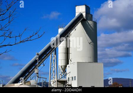 Österreich, Transportbetonunternehmen mit Förderband in Niederösterreich Stockfoto