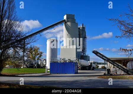 Österreich, Transportbetonunternehmen mit Förderband in Niederösterreich Stockfoto