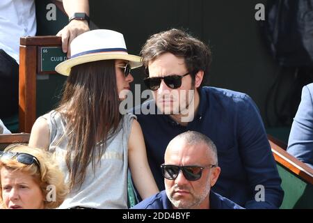 Sänger Vianney und seine Freundin Catherine Robert besuchen am 2018 3. Juni 2018 die French Open - Day Seven bei Roland Garros in Paris, Frankreich. Foto von Laurent Zabulon/ABACAPRESS.COM Stockfoto