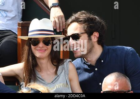 Sänger Vianney und seine Freundin Catherine Robert besuchen am 2018 3. Juni 2018 die French Open - Day Seven bei Roland Garros in Paris, Frankreich. Foto von Laurent Zabulon/ABACAPRESS.COM Stockfoto