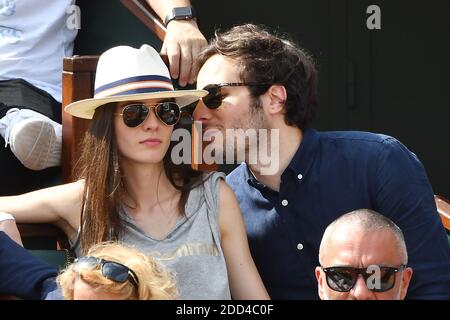 Sänger Vianney und seine Freundin Catherine Robert besuchen am 2018 3. Juni 2018 die French Open - Day Seven bei Roland Garros in Paris, Frankreich. Foto von Laurent Zabulon/ABACAPRESS.COM Stockfoto