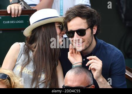 Sänger Vianney und seine Freundin Catherine Robert besuchen am 2018 3. Juni 2018 die French Open - Day Seven bei Roland Garros in Paris, Frankreich. Foto von Laurent Zabulon/ABACAPRESS.COM Stockfoto