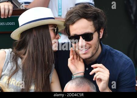 Sänger Vianney und seine Freundin Catherine Robert besuchen am 2018 3. Juni 2018 die French Open - Day Seven bei Roland Garros in Paris, Frankreich. Foto von Laurent Zabulon/ABACAPRESS.COM Stockfoto