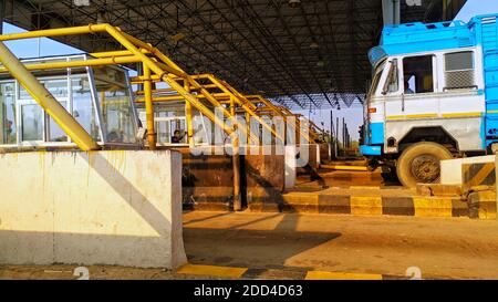 November 2020- Mahroli, Jaipur, Indien / Checkout Point auf der National Highway. Stockfoto