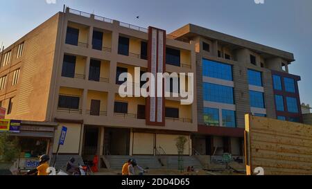 02. November 2020 : Reengus, Jaipur, Indien. Hoch Neu gebaute Wohnungen für Abode.Abstrakte Architektur, Fragment der modernen städtischen Geometrie. Stockfoto