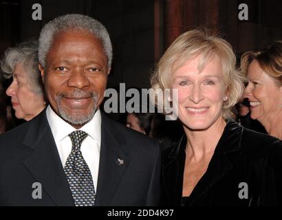 Datei Foto - UN-Generalsekretär Kofi Annan und US-Schauspielerin Glenn Close Pose während des Benefizdinners der International Women's Health Coalition 2006 in der 42. Straße von Cipriani in New York am Donnerstag, den 19. Januar 2006. Kofi Annan, der ehemalige UN-Generalsekretär, der für humanitäre Arbeit den Friedensnobelpreis erhielt, ist im Alter von 80 Jahren gestorben, sagen seine Mitarbeiter. Foto von Nicolas Khayat/ABACAPRESS.COM Stockfoto