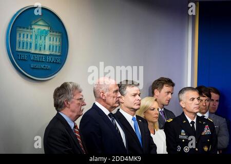 US National Security Advisor, John Bolton, Dan, Coats, Director of National Intelligence, FBI Director Christopher Wray, United States Secretary of Homeland Security, Kirstjen Nielsen, Und General Paul Nakasone USA, Kommandant des United States Cyber Command, schaut auf, bevor er Fragen der Presse zur Wahlsicherheit während einer Pressekonferenz im Weißen Haus am 2. August 2018 in Washington, D.C. beantwortet.Foto von Pete Marovich/ABACAUSA.com Stockfoto