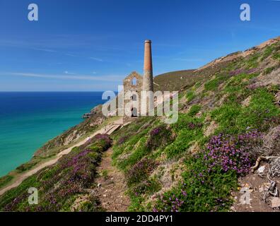 Ruinen des Towanroath Maschinenhauses in Wheal Coates, St. Agnes, Cornwall. Stockfoto