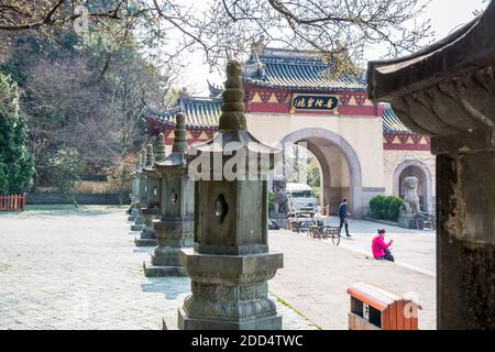 Pagode des Haupttors des Putuoshan Parks, Zhoushan Inseln, ein berühmter Ort in chinesischem Bodhimanda des Bodhisattva Avalokitesvara (Guanyin) Stockfoto