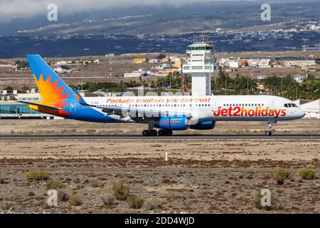 Teneriffa, Spanien - 23. November 2019: Jet2 Boeing 757-200 Flugzeug am Flughafen Teneriffa Süd in Spanien. Boeing ist ein amerikanischer Flugzeughersteller Kopf Stockfoto