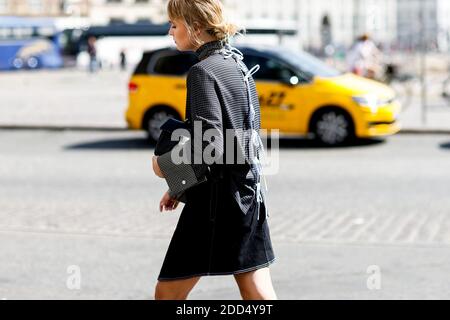 Street Style, Cecilie Storm Christensen Ankunft in Blanche Frühjahr Sommer 2019 Ready-to-Wear-Show in Ostergade, in Kopenhagen, Dänemark, am 7. August 2018 statt. Foto von Marie-Paola Bertrand-Hillion/ABACAPRESS.COM Stockfoto