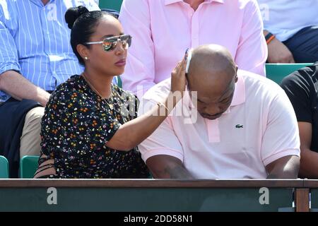 Der ehemalige Schwergewichtssieger Mike Tyson und seine Frau Lakiha Spicer nehmen am 2018 French Open - Tag zwölf bei Roland Garros am 7. Juni 2018 in Paris, Frankreich, Teil. Foto von Laurent Zabulon/ABACAPRESS.COM Stockfoto