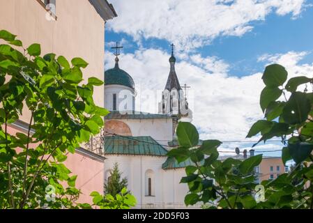 Jaroslawl, Russland - 14. August 2020: Kirche des heiligen Nikolaus des Wundertäters, im historischen Teil der Stadt Jaroslawl, in der Narodny Gasse Stockfoto