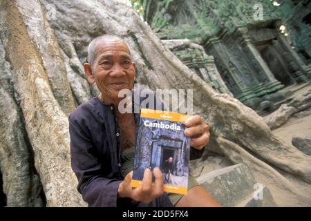 Die Alten mit dem Namen Prohm klammet den Tempel mit seinem Namen Ta, alten Männern und seinem zweiten Namen Prohm. Mister Ta Prohm im Ta Prohm Tempel in Stockfoto