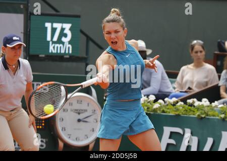 Die Rumänin Simona Halep gewann am 9. Juni 2018 im Roland-Garros-Stadion, Paris, Frankreich, das Damenfinale der French Tennis Open 2018 gegen Sloane Stephens aus den USA. Foto von Henri Szwarc/ABACAPRESS.COM Stockfoto