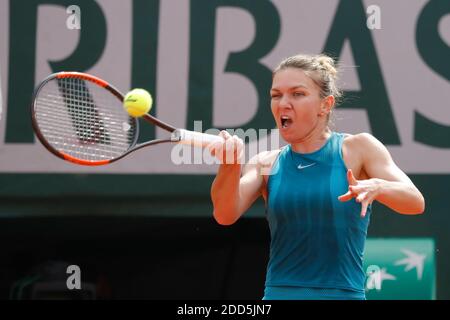 Die Rumänin Simona Halep gewann am 9. Juni 2018 im Roland-Garros-Stadion, Paris, Frankreich, das Damenfinale der French Tennis Open 2018 gegen Sloane Stephens aus den USA. Foto von Henri Szwarc/ABACAPRESS.COM Stockfoto