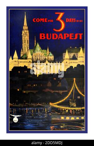 Budapest Vintage 1900's Travel Poster 'Kommen Sie für 3 Tage, um Budapest zu sehen Original Vintage Travel Poster für Budapest Ungarn von der bemerkenswerten ungarischen Grafikerin und Illustratorin Polya Tibor (1886-1937) Nachtbild mit einem Blick auf die historischen Gebäude der Stadt vorbei an Menschen genießen einen Abend auf einem Boot Geschmückt mit bunten Lichtern, die die Donau entlang segeln, reflektieren Lichter vom Wasser. - Kommen Sie für 3 Tage, um Budapest mit dem Logo der Ungarischen Tourismusagentur, IBUSZ (gegründet 1902) zu sehen. Gedruckt bei Athenaeum Budapest (gegründet 1841). Ungarn, Stockfoto