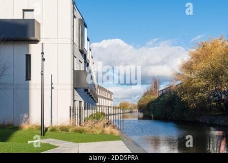 Port Loop in Ladywood, Birmingham, ist eine neue 43 Hektar große Inselgemeinschaft, die 1000 neue Häuser, Büroflächen und Freizeitzentrum umfassen wird Stockfoto