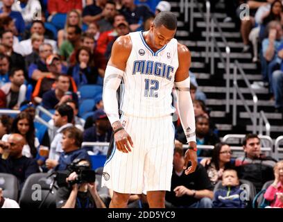 KEIN FILM, KEIN VIDEO, KEIN TV, KEINE DOKUMENTATION - Orlando Center Dwight Howard (12) geht während des NBA Basketball Spiels, Detroit Pistons gegen Orlando Magic in Orlando, FL, USA am 24. Januar 2011 zur Bank. Detroit Pistons gewann 103-96. Foto von Gary W. Green/Orlando Sentinel/MCT/ABACAPRESS.COM Stockfoto