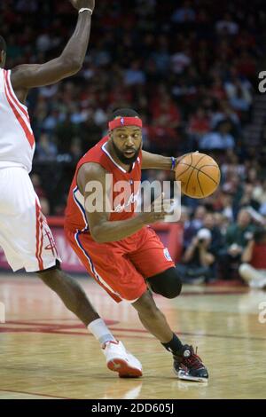 KEIN FILM, KEIN VIDEO, KEIN Fernsehen, KEIN DOKUMENTARFILM - Baron Davis (5) von den Los Angeles Clippers fährt in der zweiten Hälfte während des NBA-Basketballmatches Los Angeles Clippers gegen Houston Rockets am 26. Januar 2011 in Houston, TX, USA. Raketen gewannen 96-83. Foto von George Bridges/MCT/ABACAPRESS.COM Stockfoto