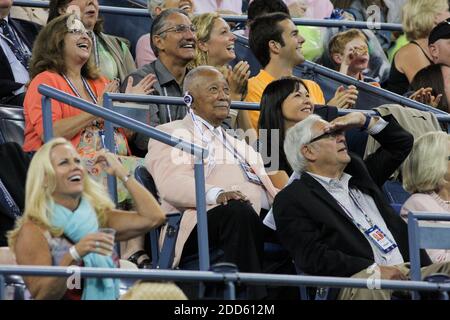 EW York, NY, USA. September 2020. David Dinkins Tag sieben der 2012 US Open im USTA Billie Jean King National Tennis Center am 2. September 2012 in der Flushing Nachbarschaft der Queens Bezirk von New York City. Personen: David Dinkins Kredit: Hoo Me.Com/Media Punch/Alamy Live News Stockfoto