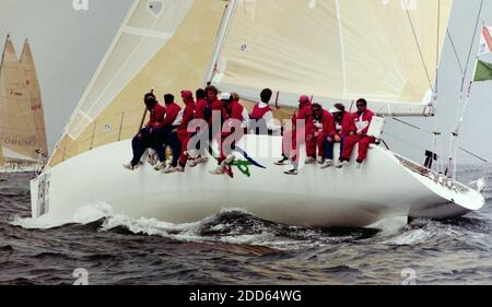 AJAXNETPHOTO. AUGUST 1991. SOLENT, ENGLAND. - ADMIRAL'S CUP 1991 - CORUM POKALRENNEN. TEAM YACHT; CHAMPOSA FOTO : JONATHAN EASTLAND / AJAX REF:ADC RX2 201211 10 Stockfoto