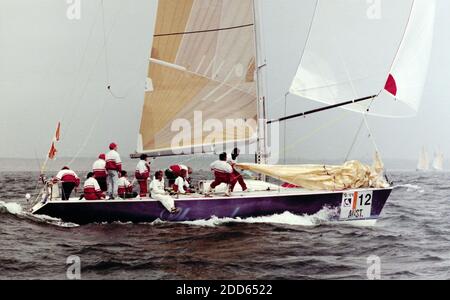 AJAXNETPHOTO. AUGUST 1991. SOLENT, ENGLAND. - ADMIRAL'S CUP 1991 - CORUM POKALRENNEN. TEAM YACHT; LAND: FOTO : JONATHAN EASTLAND / AJAX REF:ADC RX2 201211 86 Stockfoto