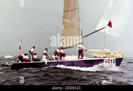 AJAXNETPHOTO. AUGUST 1991. SOLENT, ENGLAND. - ADMIRAL'S CUP 1991 - CORUM POKALRENNEN. TEAM YACHT; LAND: FOTO : JONATHAN EASTLAND / AJAX REF:ADC RX2 201211 86 Stockfoto