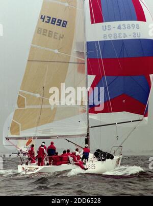 AJAXNETPHOTO. AUGUST 1991. SOLENT, ENGLAND. - ADMIRAL'S CUP 1991 - CORUM POKALRENNEN. TEAM YACHT; VIBES. LAND: USA. FOTO: JONATHAN EASTLAND / AJAX REF:ADC RX2 201211 31 Stockfoto