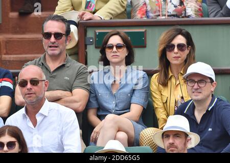 Der Schauspieler Jean Dujardin und seine Frau Nathalie Pechalat nehmen am 10. Juni 2018 in Paris, Frankreich, am Finale der French Open 2018 in Roland Garros Teil. Foto von Laurent Zabulon/ABACAPRESS.COM Stockfoto