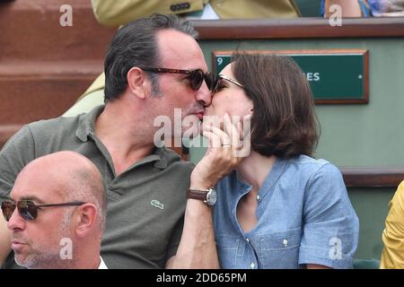 Der Schauspieler Jean Dujardin und seine Frau Nathalie Pechalat nehmen am 10. Juni 2018 in Paris, Frankreich, am Finale der French Open 2018 in Roland Garros Teil. Foto von Laurent Zabulon/ABACAPRESS.COM Stockfoto