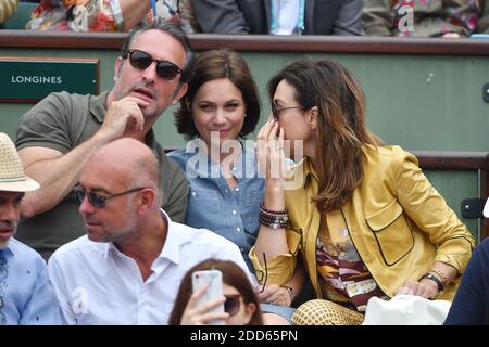 Schauspieler Jean Dujardin, seine Frau Nathalie Pechalat und Elsa Zylberstein nehmen am 10. Juni 2018 in Paris, Frankreich, am Finale der French Open 2018 in Roland Garros Teil. Foto von Laurent Zabulon/ABACAPRESS.COM Stockfoto