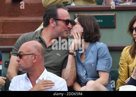 Der Schauspieler Jean Dujardin und seine Frau Nathalie Pechalat nehmen am 10. Juni 2018 in Paris, Frankreich, am Finale der French Open 2018 in Roland Garros Teil. Foto von Laurent Zabulon/ABACAPRESS.COM Stockfoto