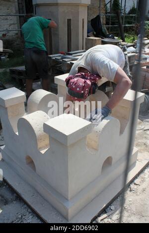 Steinmetzer bei der Arbeit Stockfoto