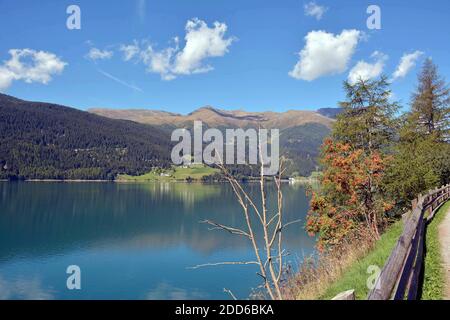 Herbststimmung auf dem Reschensee Stockfoto