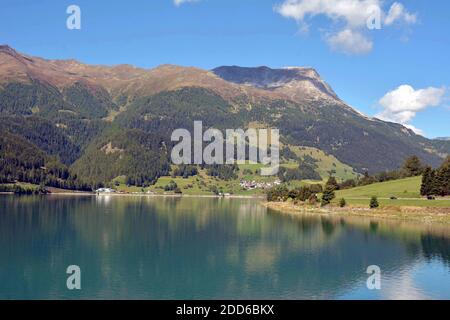 Herbststimmung auf dem Reschensee Stockfoto