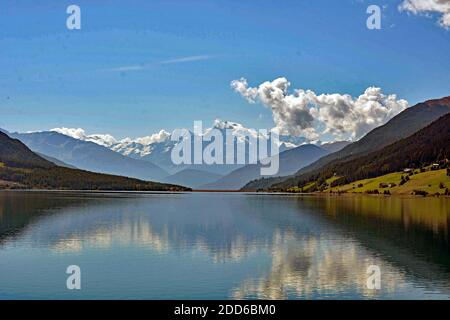 Herbststimmung auf dem Reschensee Stockfoto