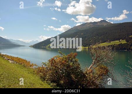 Herbststimmung auf dem Reschensee Stockfoto